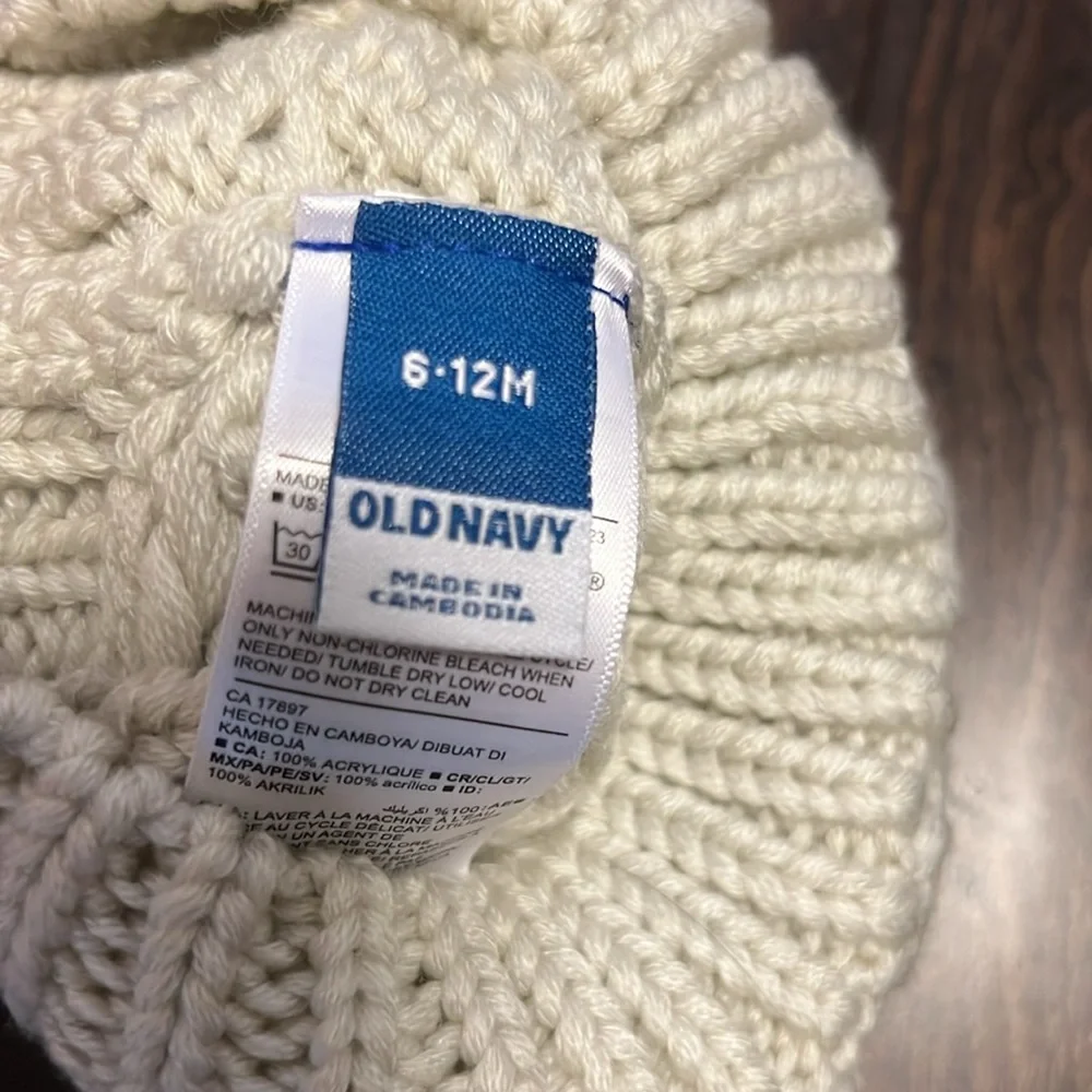 NWT Adorable Old Navy Gender Neutral Bear Chunky Sweater Knit Hat with Ears!